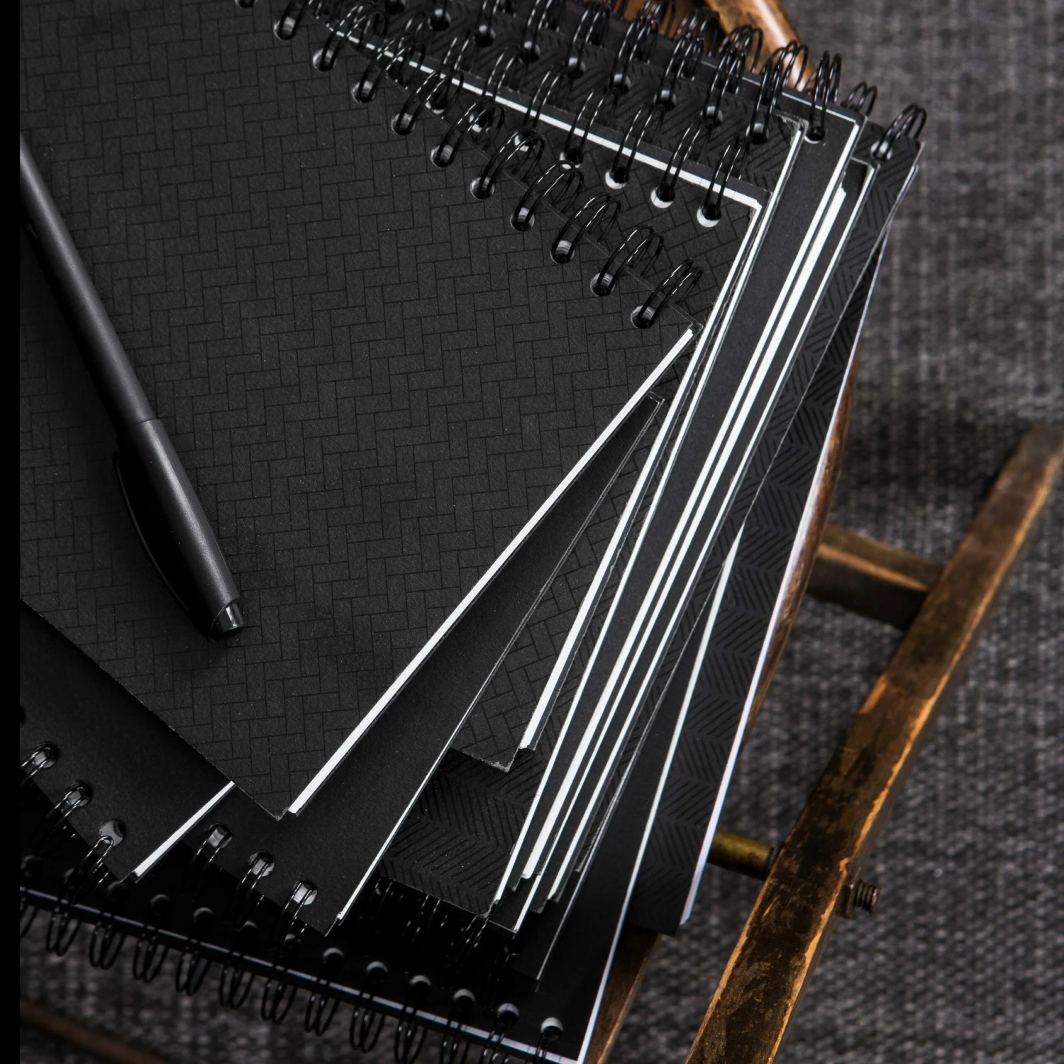 Notizblock A4 Liniert Graphit 4 Notizblock A4 Liniert Graphit – Bild 2